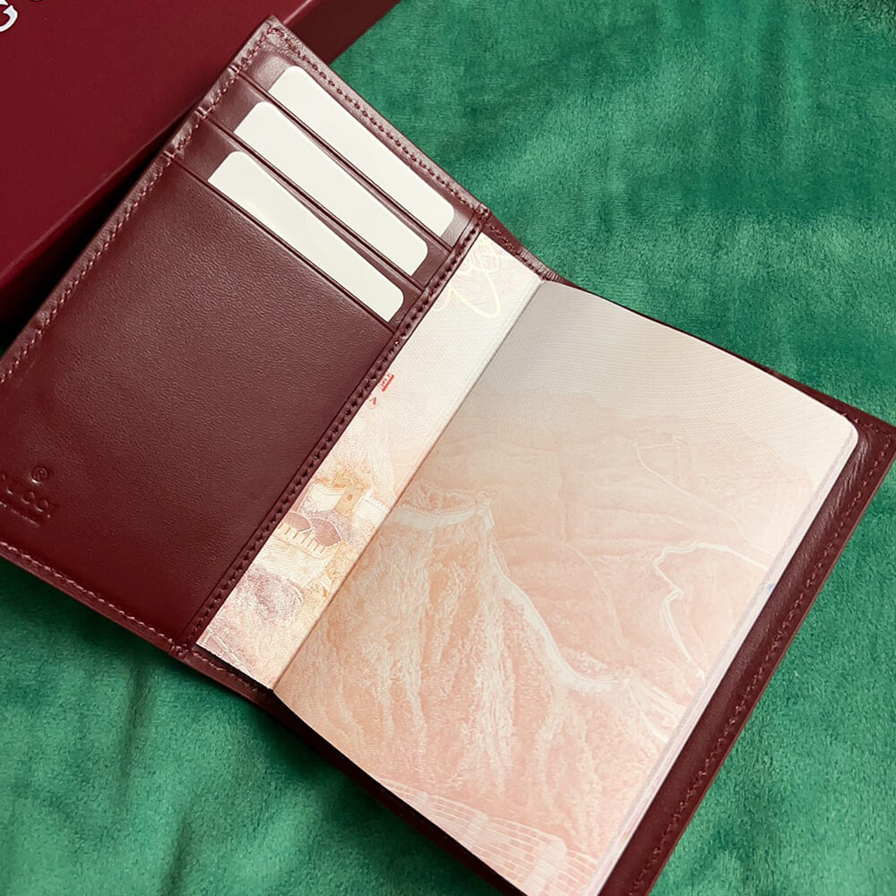 Bi-color GG card case with Panda detail