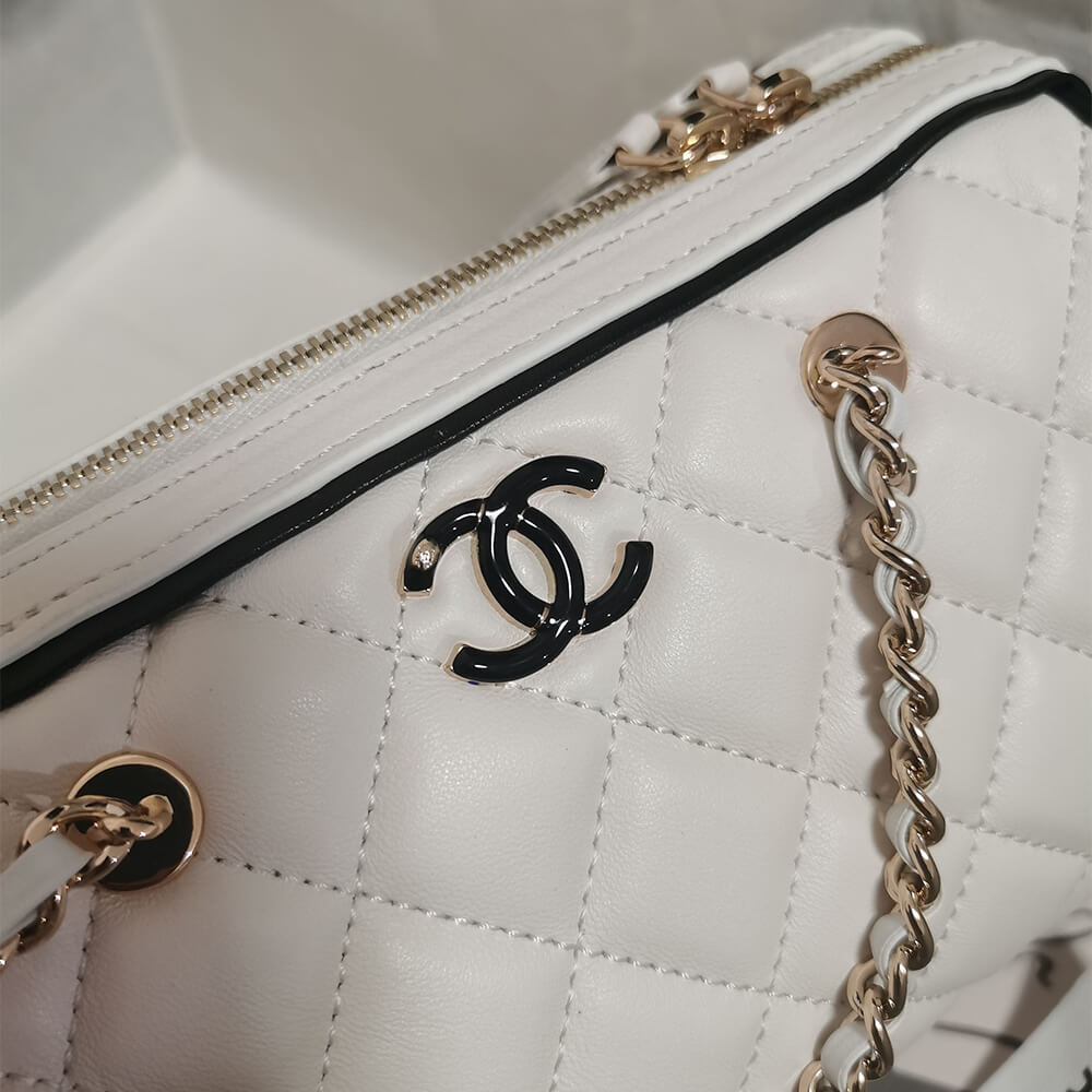 Ch**el Clutch with Chain(HIGH-END GRADE)