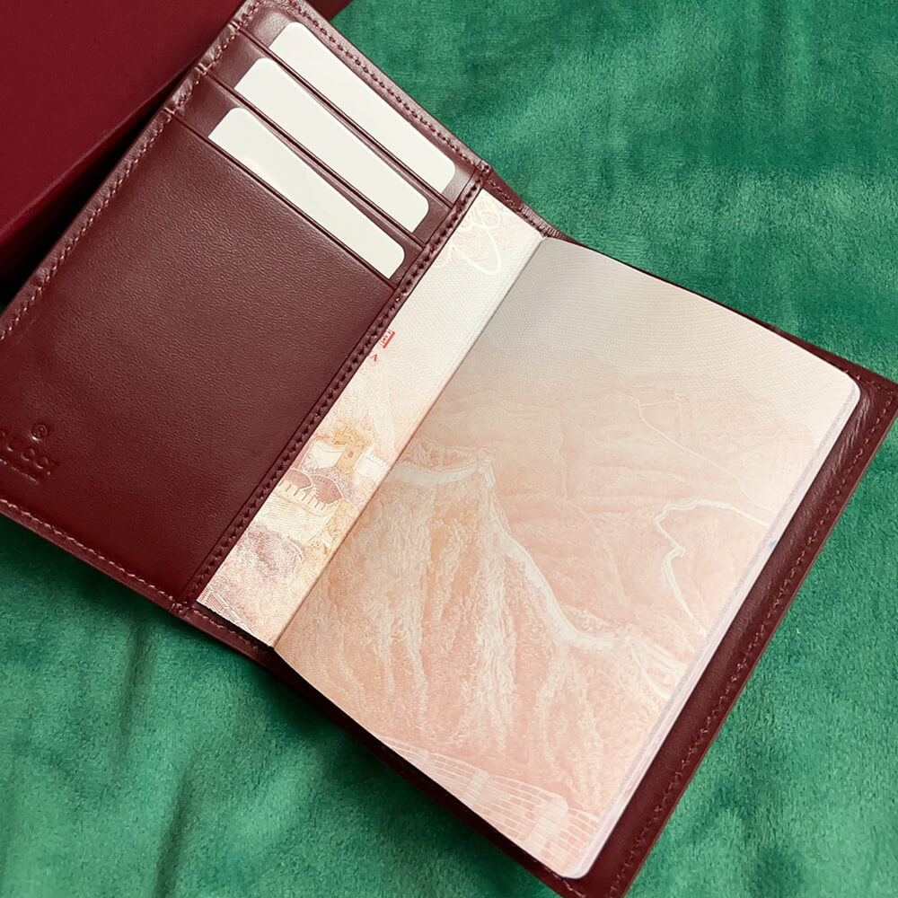 Bi-color GG card case with dog detail