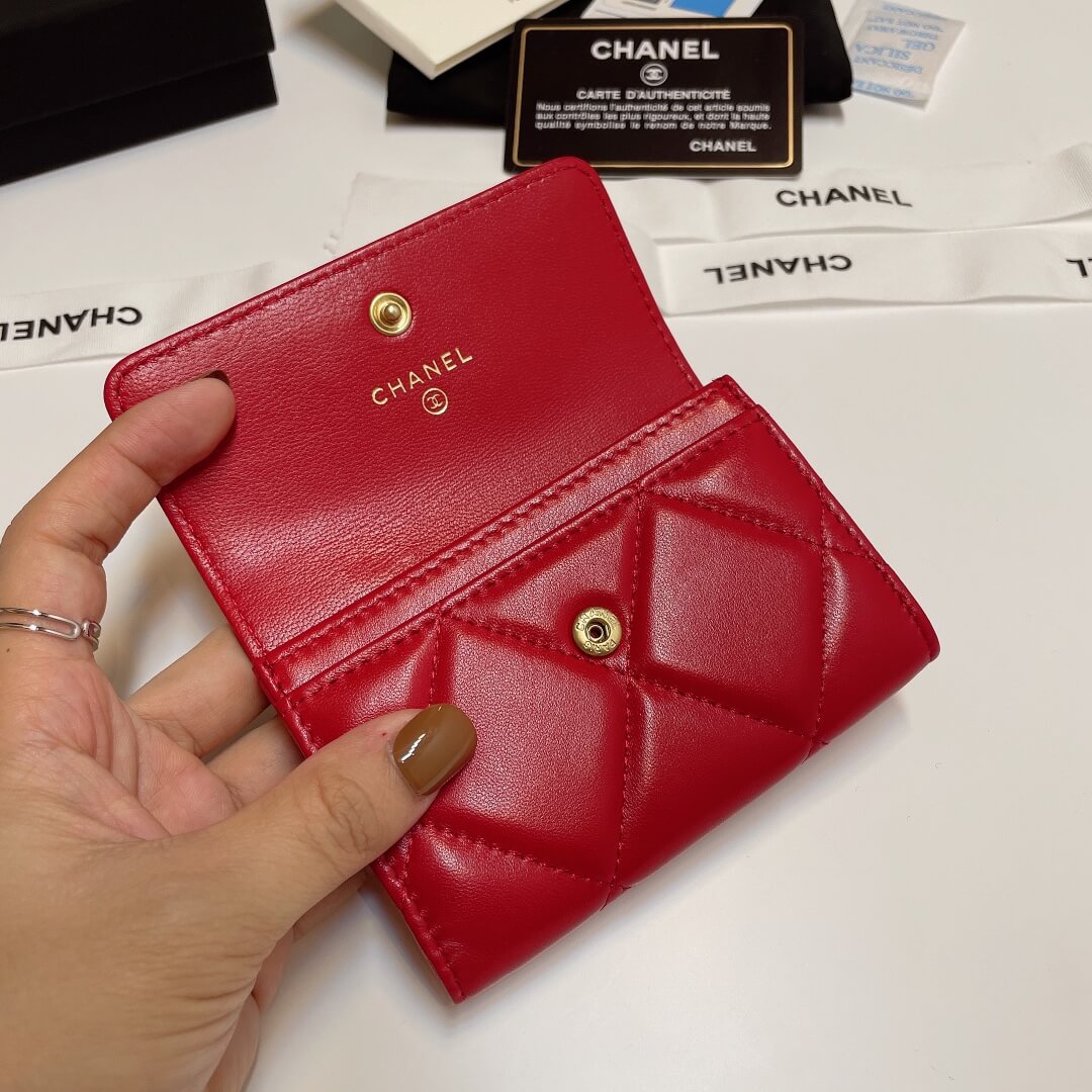Ch**el 19 card holder with flap
