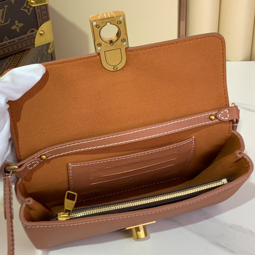 LV Wallet On Chain Low Key