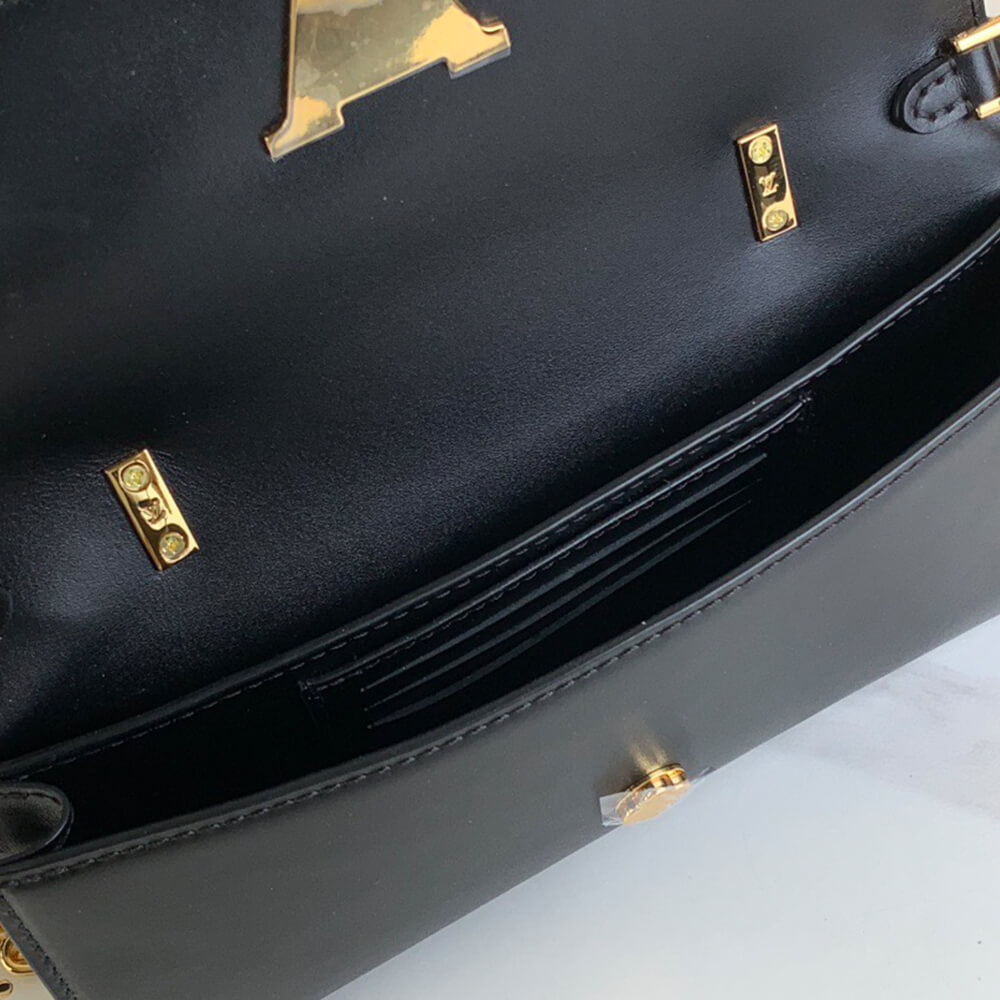 LV Wallet On Chain Capucines
