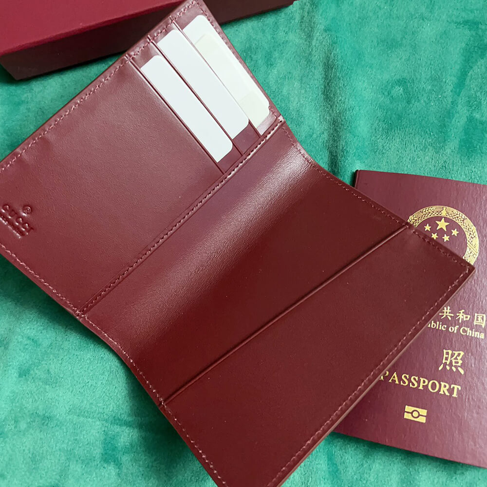 Bi-color GG card case with Panda detail
