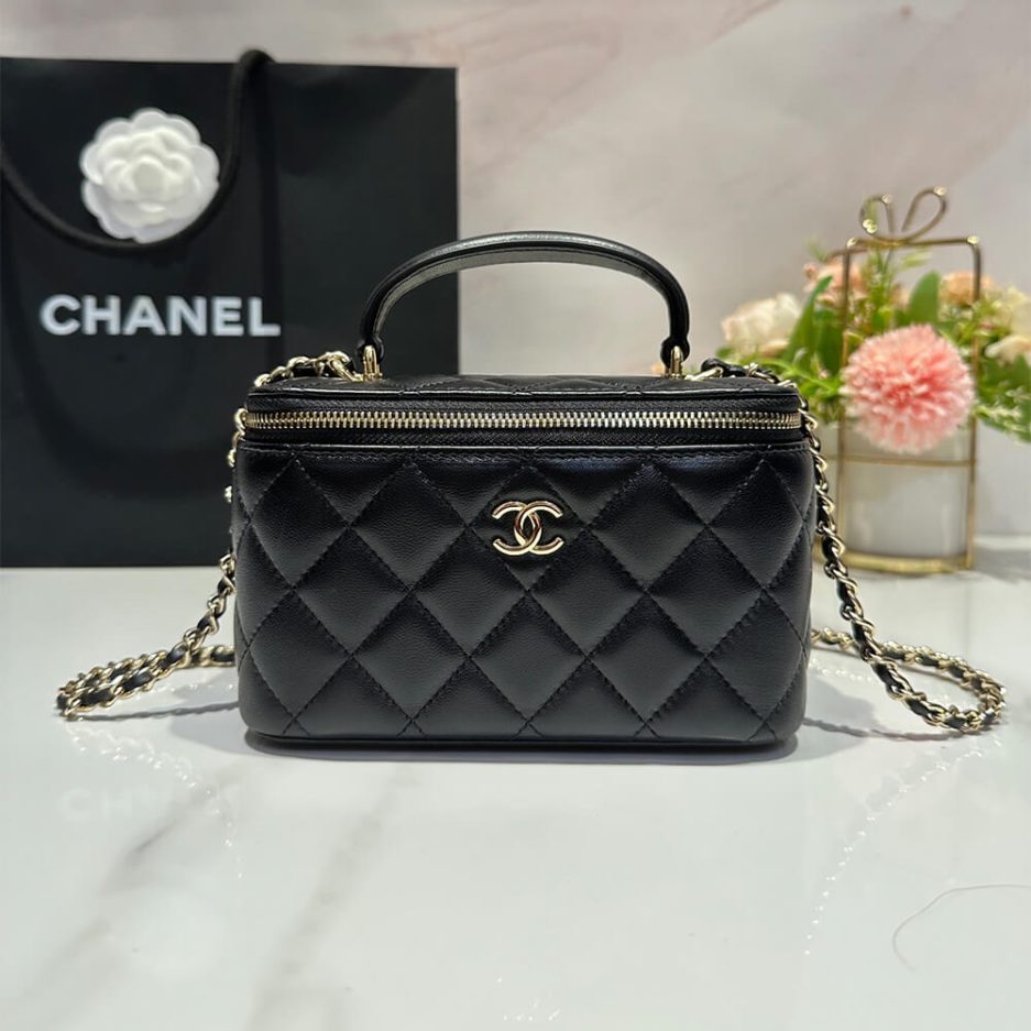 Ch**el Long Vanity with chain