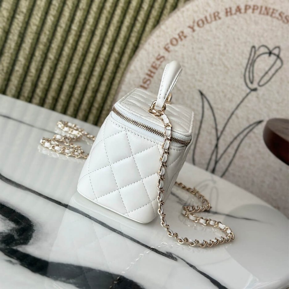 Ch**el Long Vanity with chain