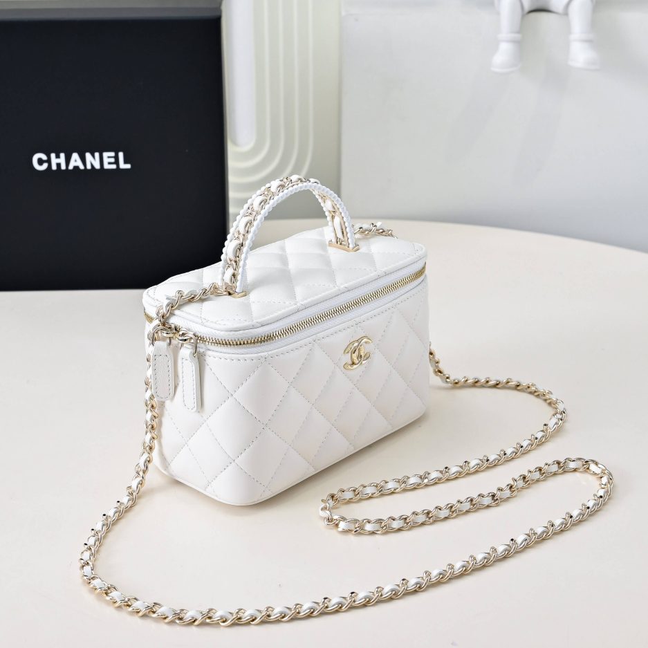 Ch**el Long Vanity with chain