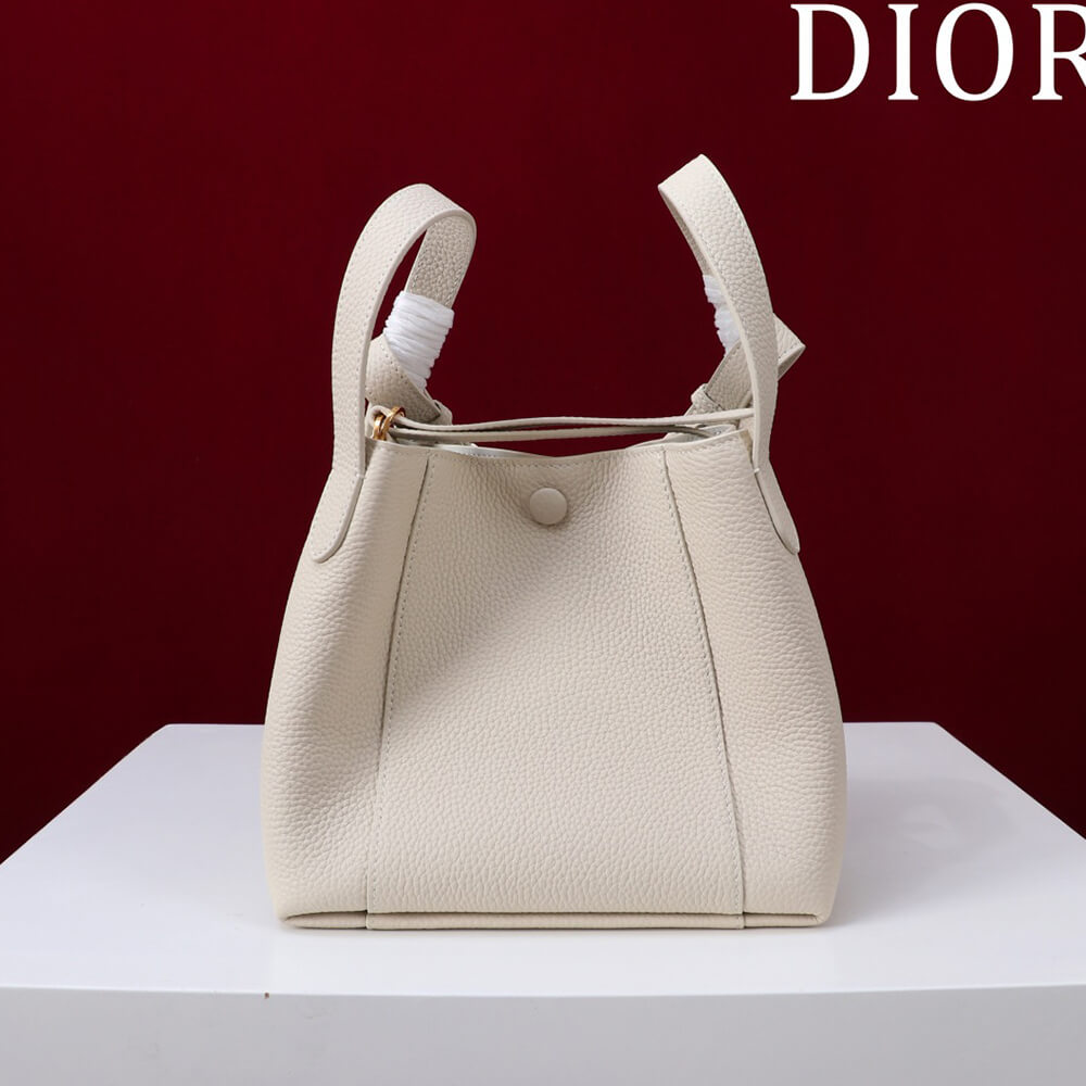 D10r Small Signature Bucket Bag
