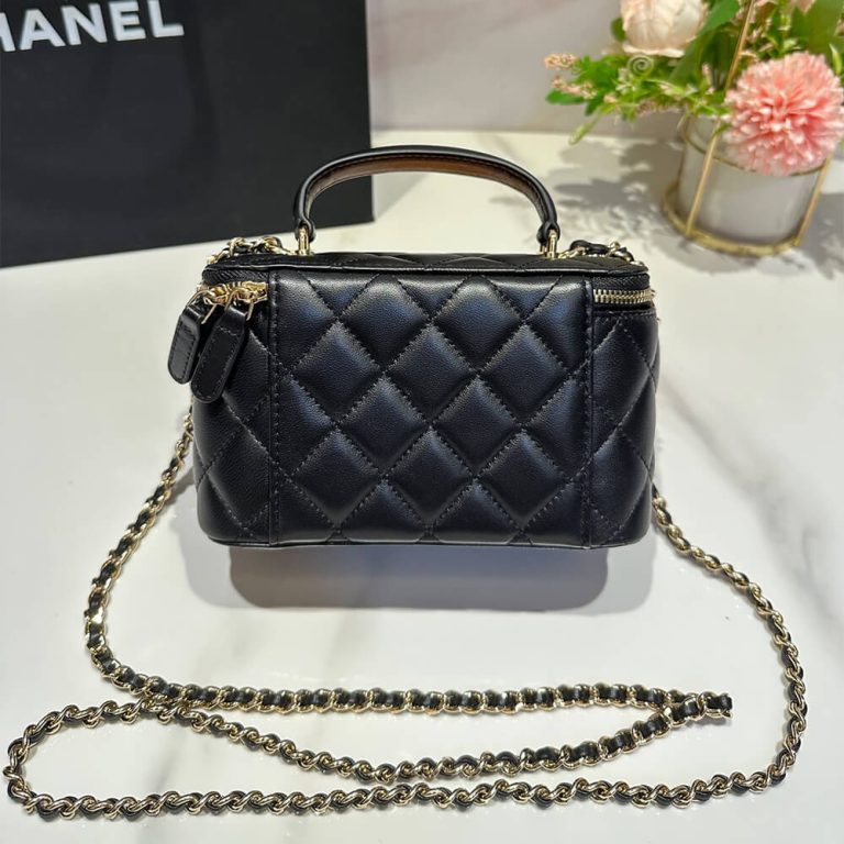 Ch**el Long Vanity with chain