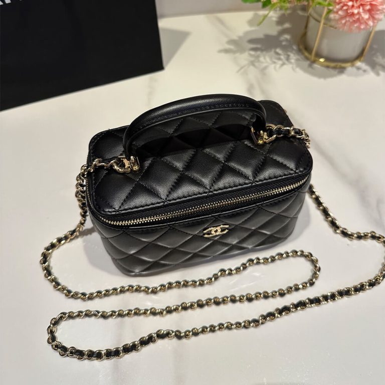 Ch**el Long Vanity with chain