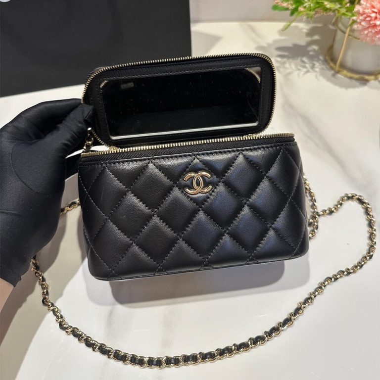 Ch**el Long Vanity with chain