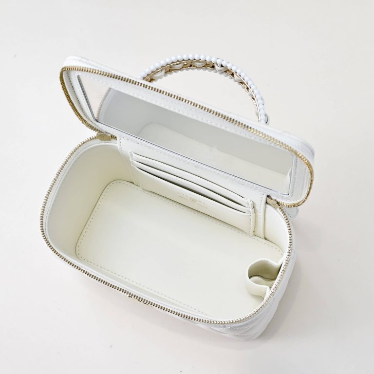 Ch**el Long Vanity with chain
