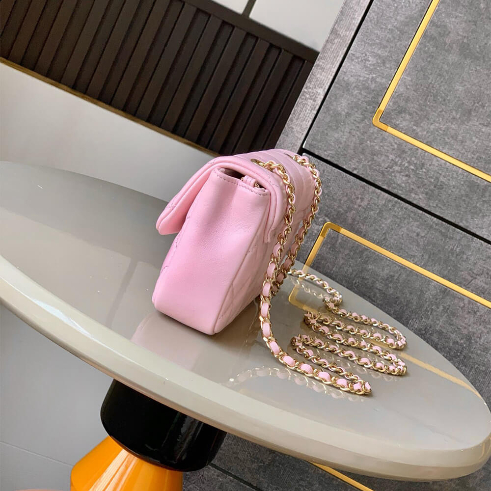 Ch**el FLAP PHONE HOLDER WITH CHAIN(HIGH-END GRADE)