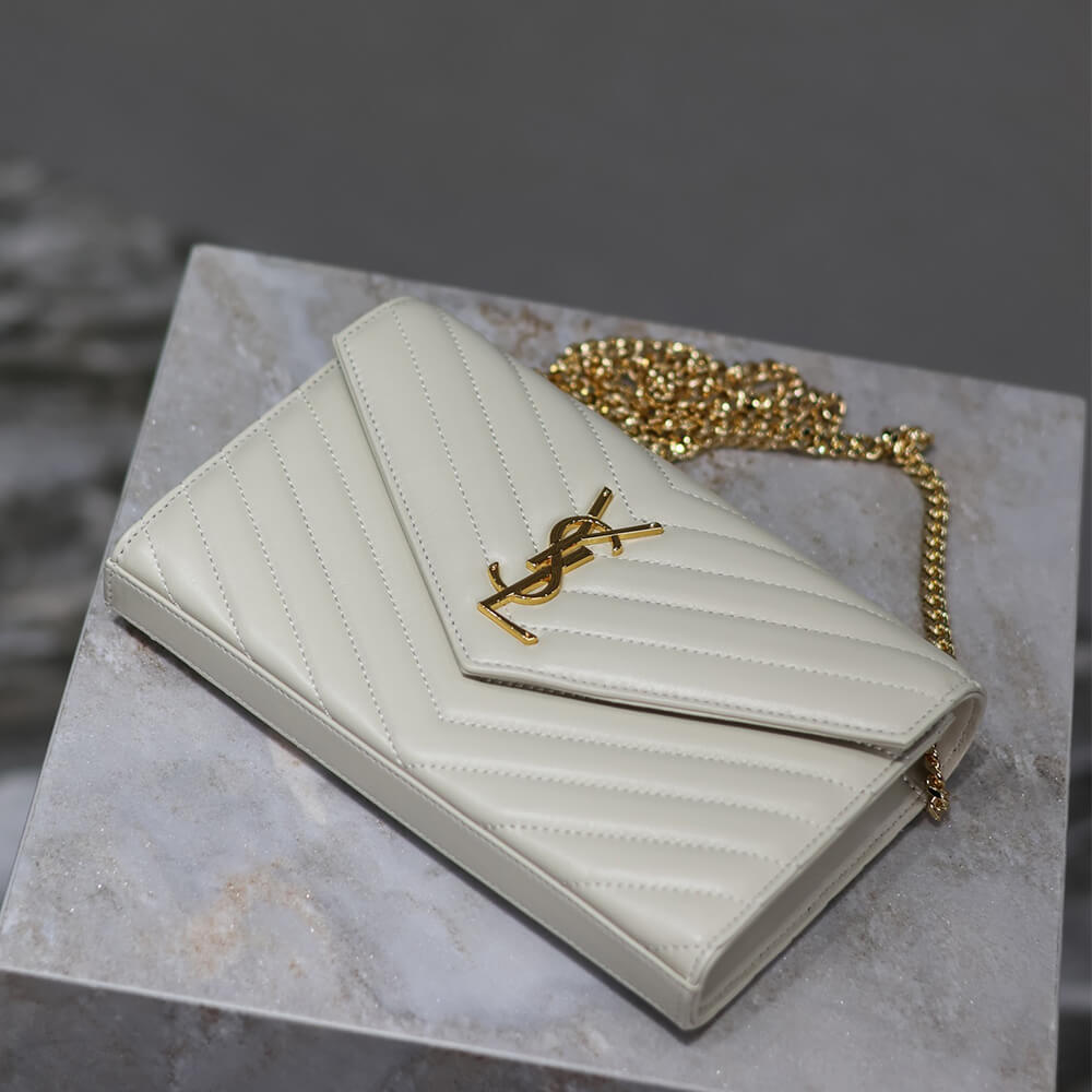 Y51 cassandre chain wallet in lambskin