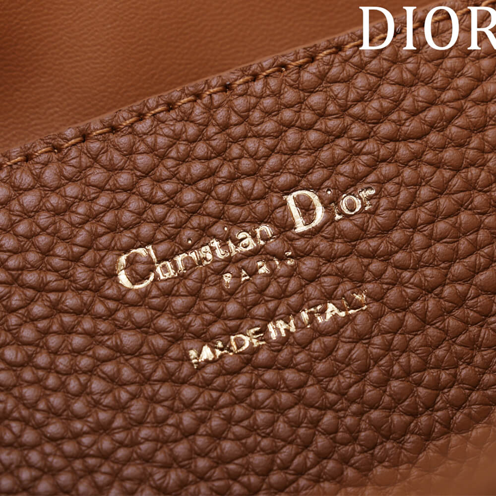 D10r Medium Signature Bucket Bag