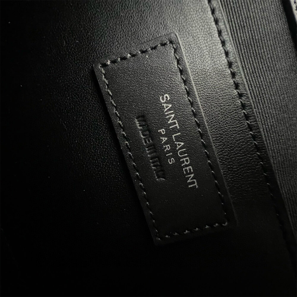 Y51 envelope medium in grained leather