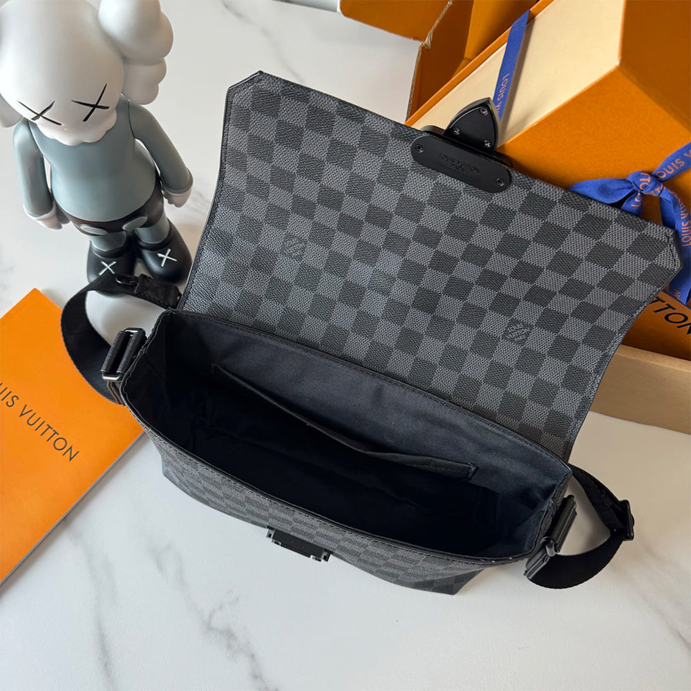 LV S-Cape Messenger