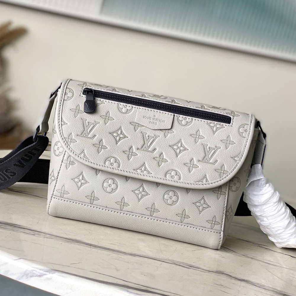 LV PULSE messenger bag(HIGH-END GRADE)