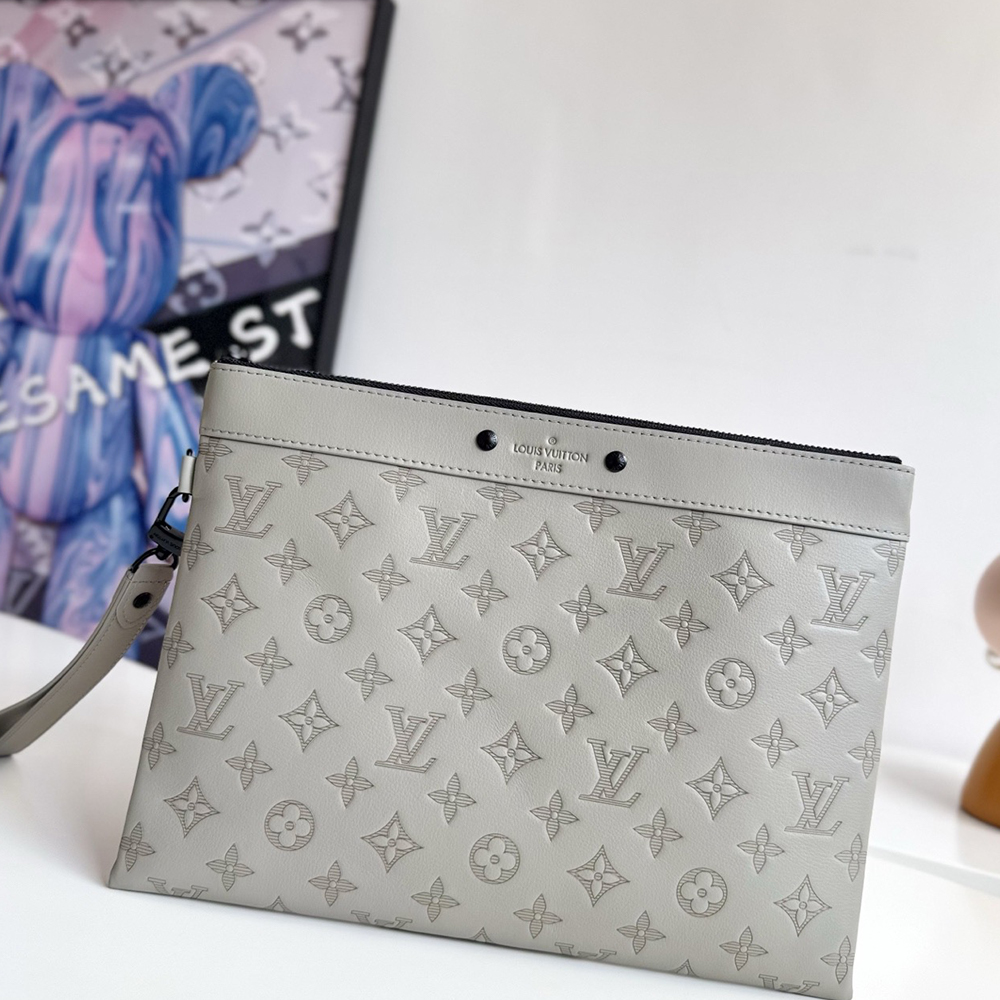LV POCHETTE TO-GO CLUTCH