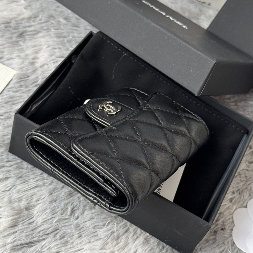 Classic flap card holder
