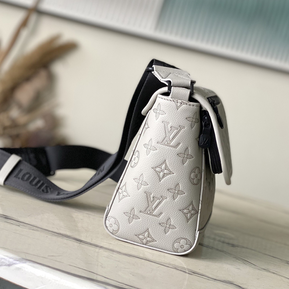 LV PULSE messenger bag(HIGH-END GRADE)