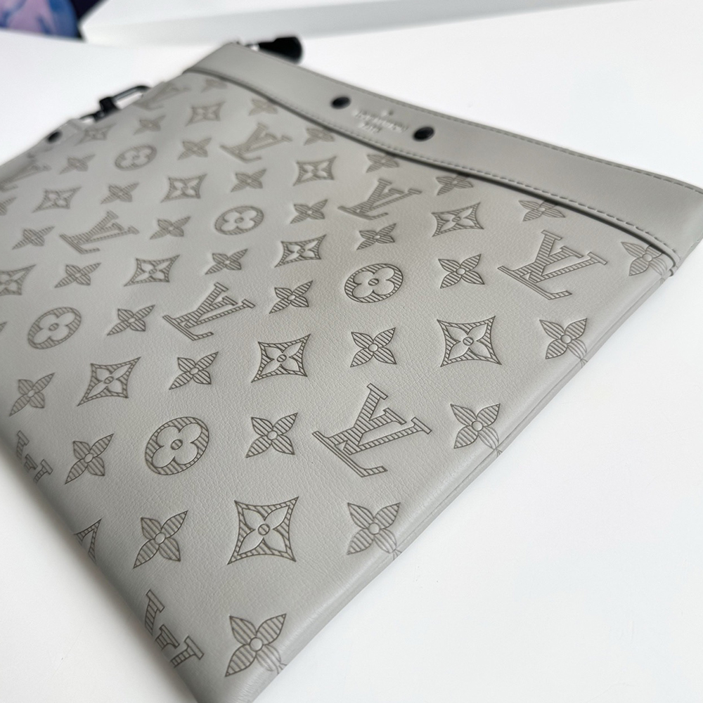 LV POCHETTE TO-GO CLUTCH