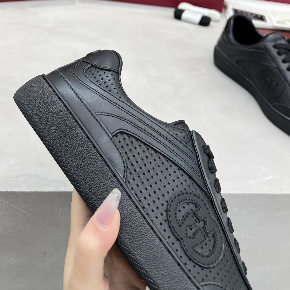 Gvc*1 BLACK Sneakers with logo(high-end grade)