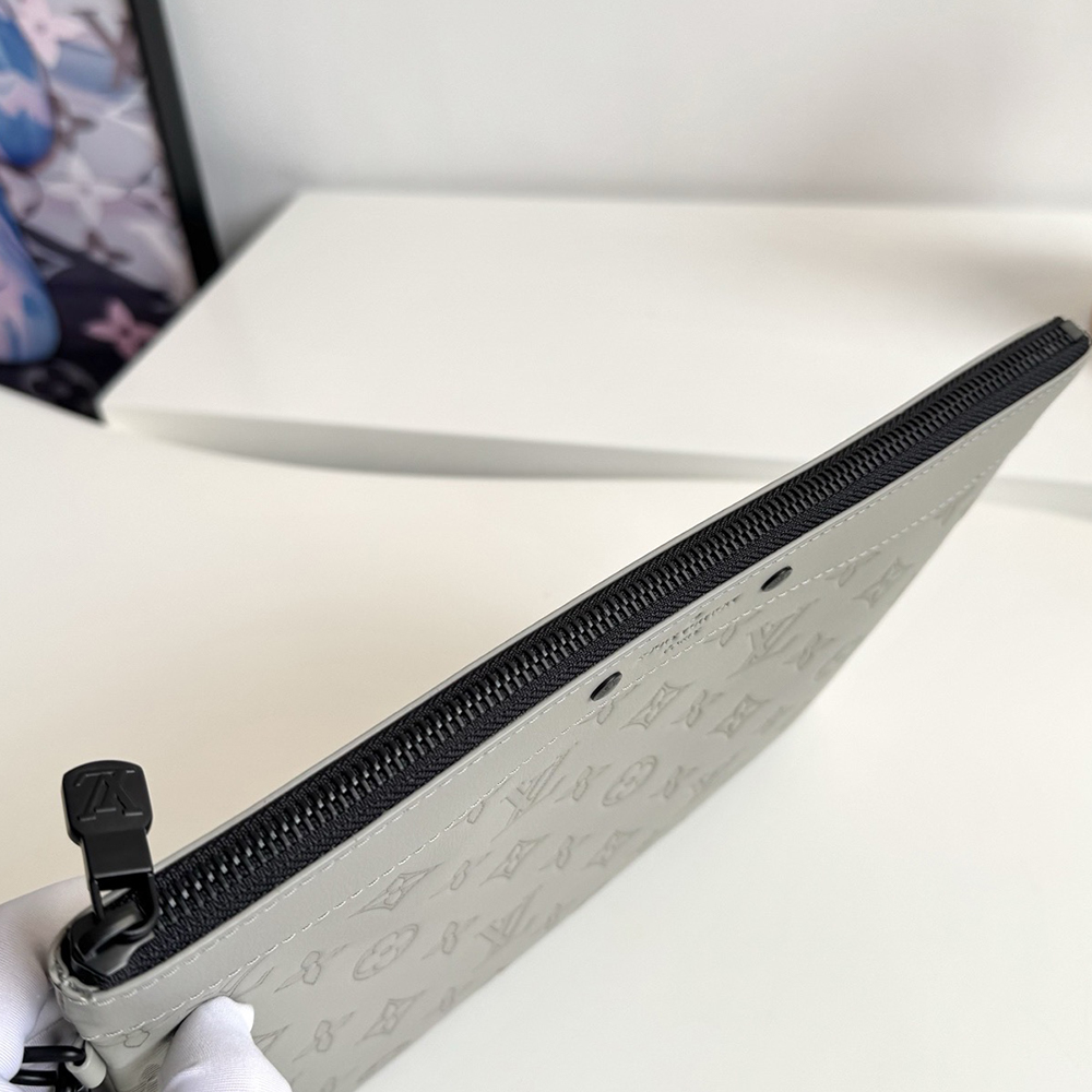 LV POCHETTE TO-GO CLUTCH