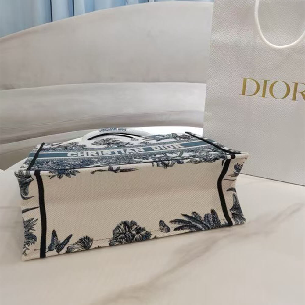 Medium D10r Book Tote