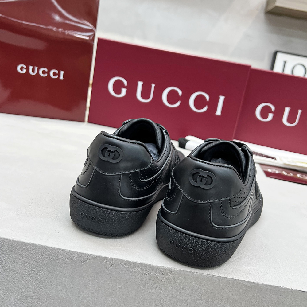 Gvc*1 BLACK Sneakers with logo(high-end grade)