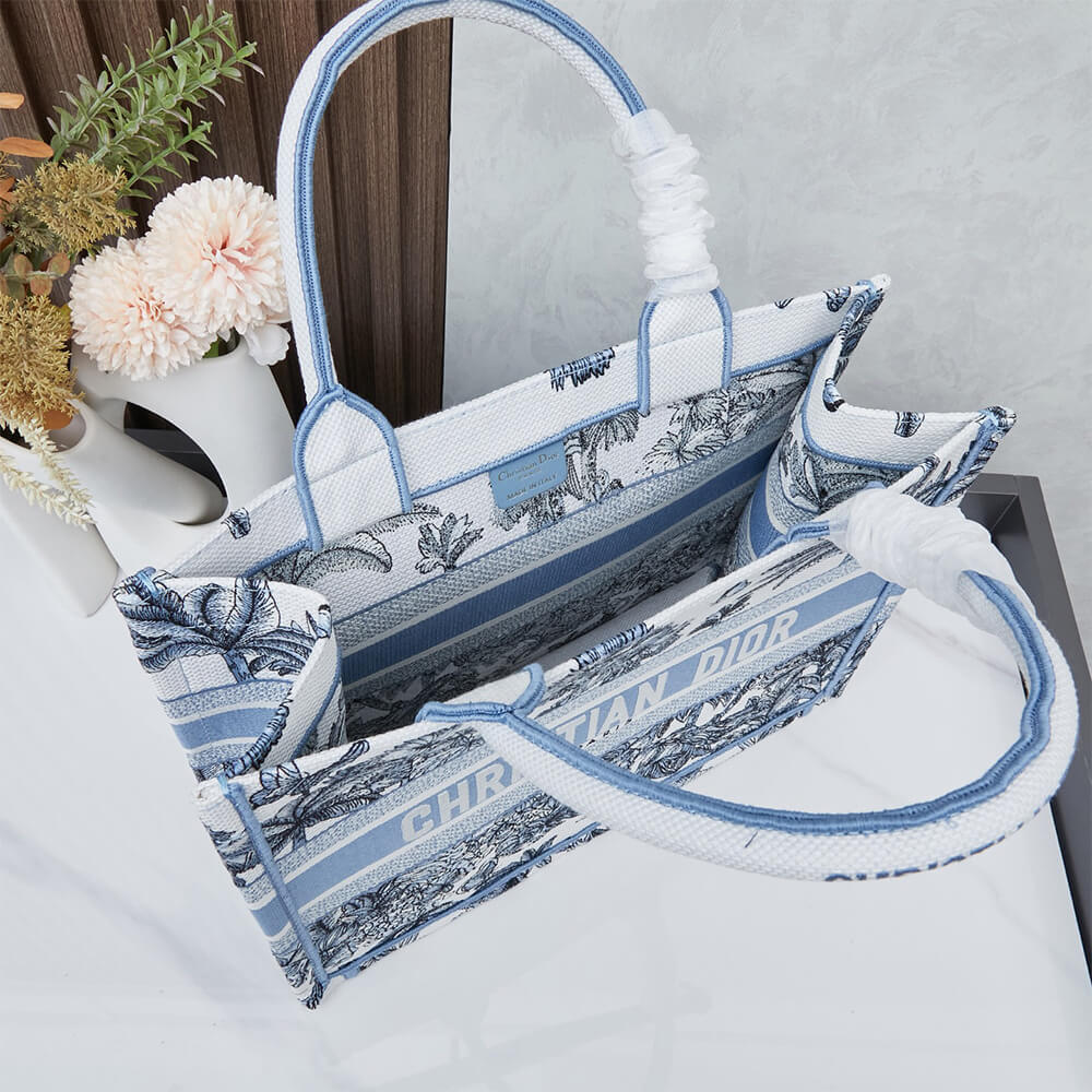 Medium D10r Book Tote