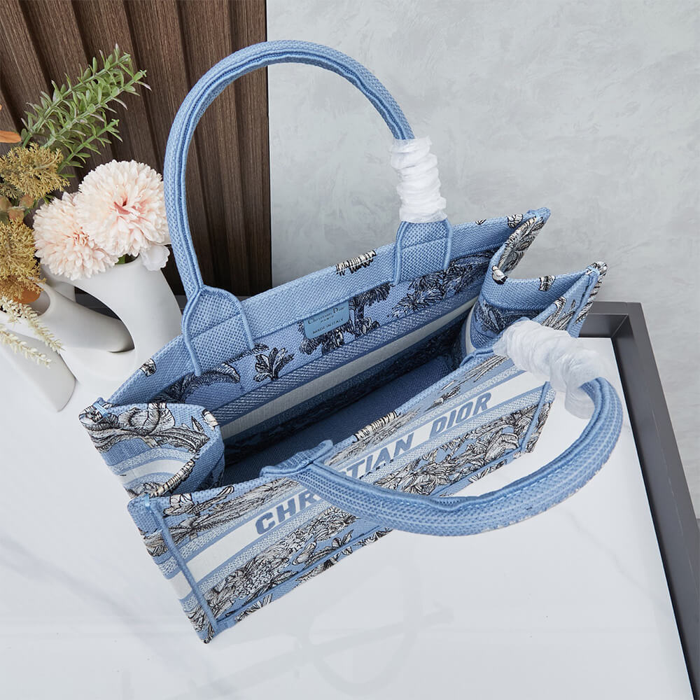 Medium D10r Book Tote