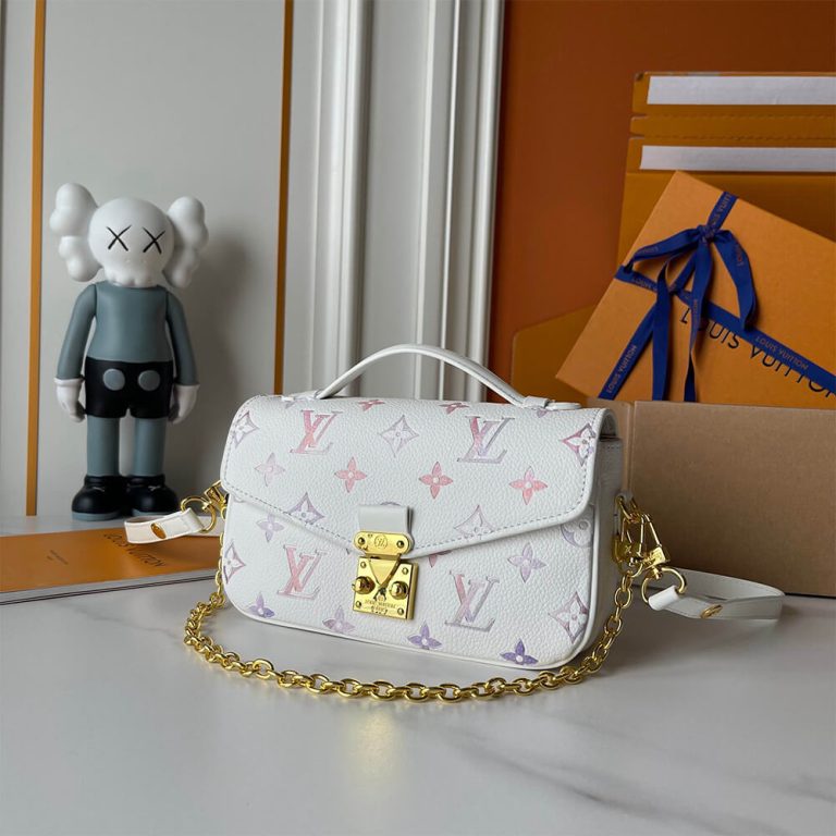 LV Pochette