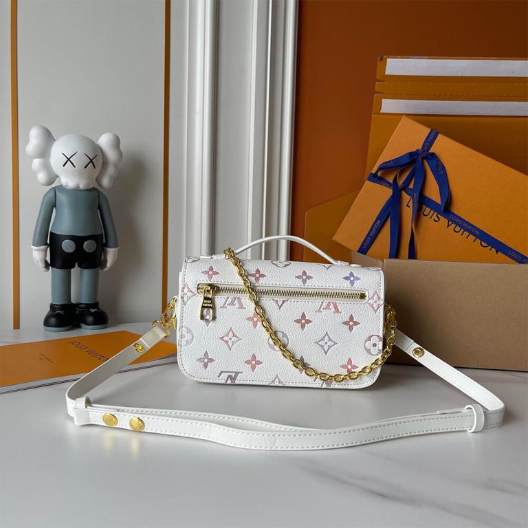 LV Pochette