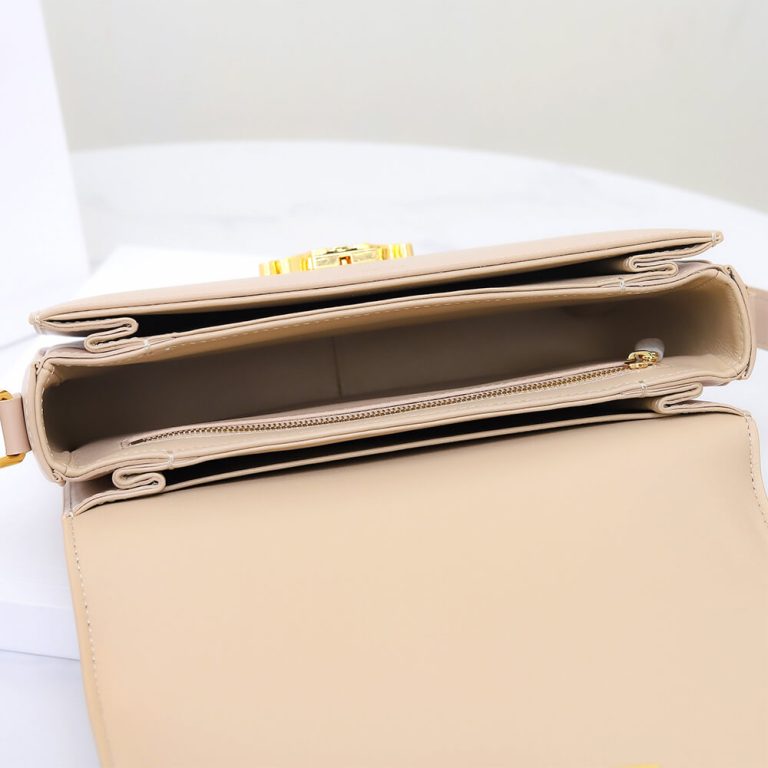 Ce1i*e CLASSIQUE TRIOMPHE BAG in shiny calfskin(HIGH-END GRADE)