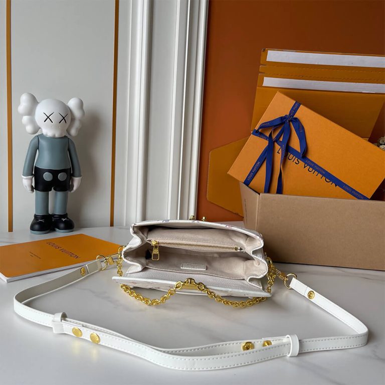 LV Pochette