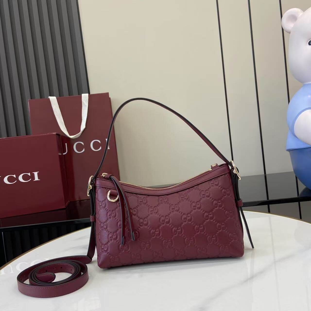 GG Emblem small shoulder bag