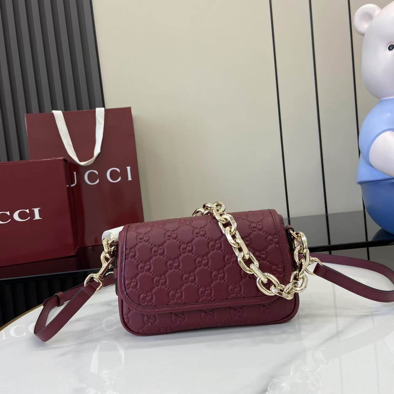 GG Emblem small shoulder bag