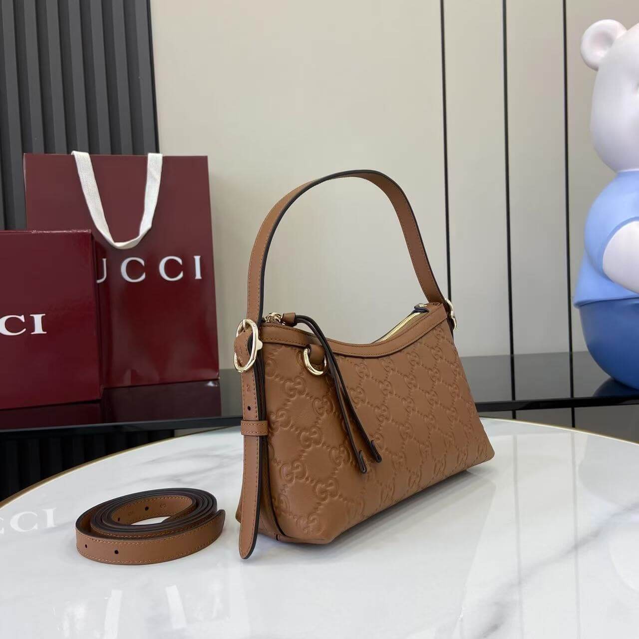 GG Emblem small shoulder bag
