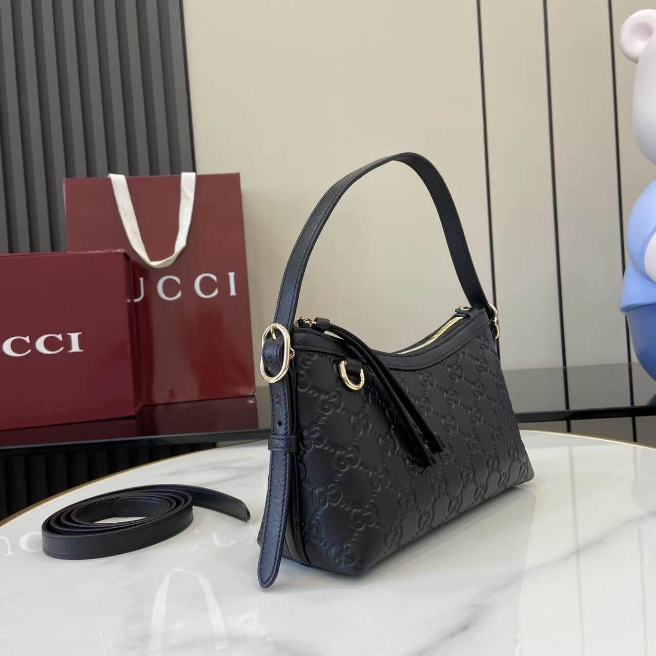 GG Emblem small shoulder bag