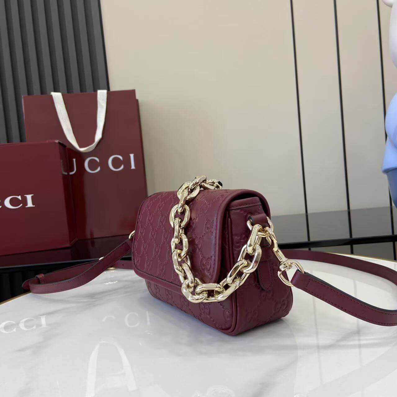 GG Emblem small shoulder bag
