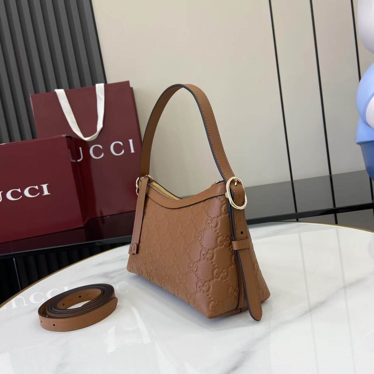 GG Emblem small shoulder bag
