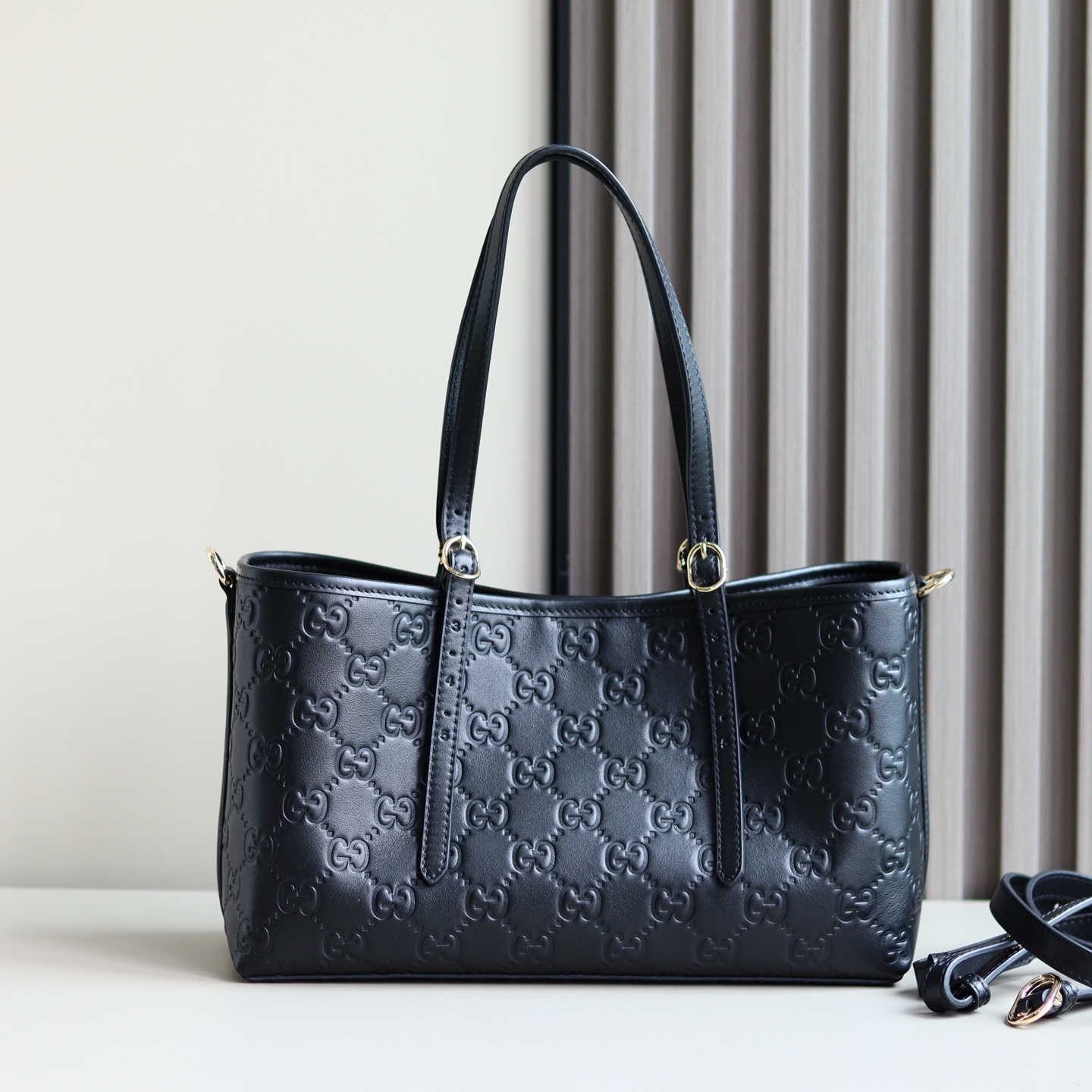 GG Emblem medium tote bag