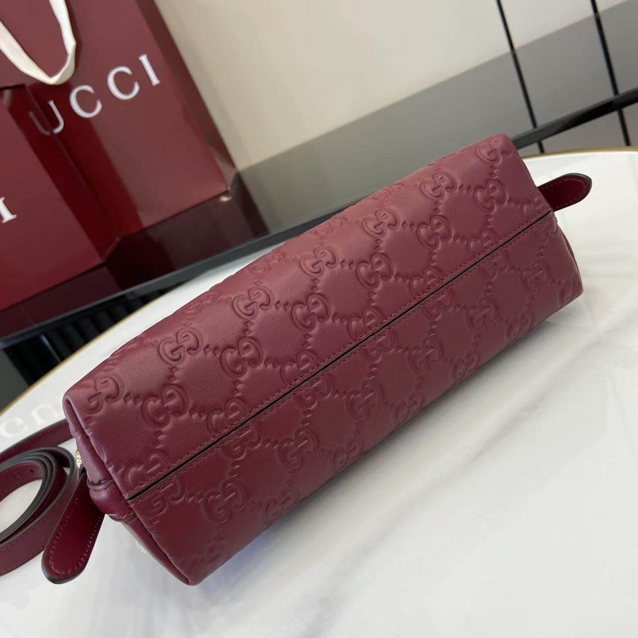 GG Emblem small shoulder bag