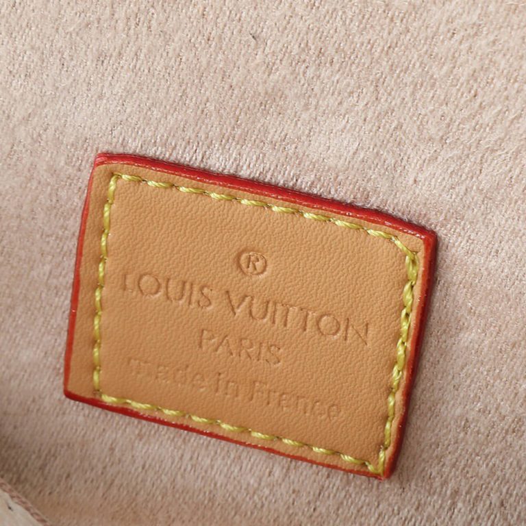 LV Pochette Camille