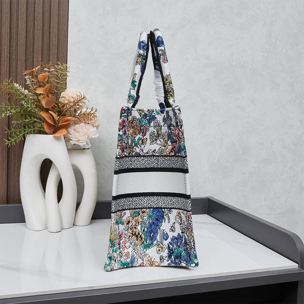 D10r Lucky Medium D10r Book Tote