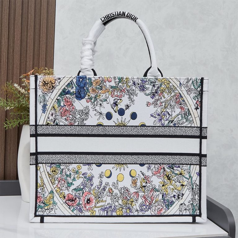 D10r Lucky Large D10r Book Tote