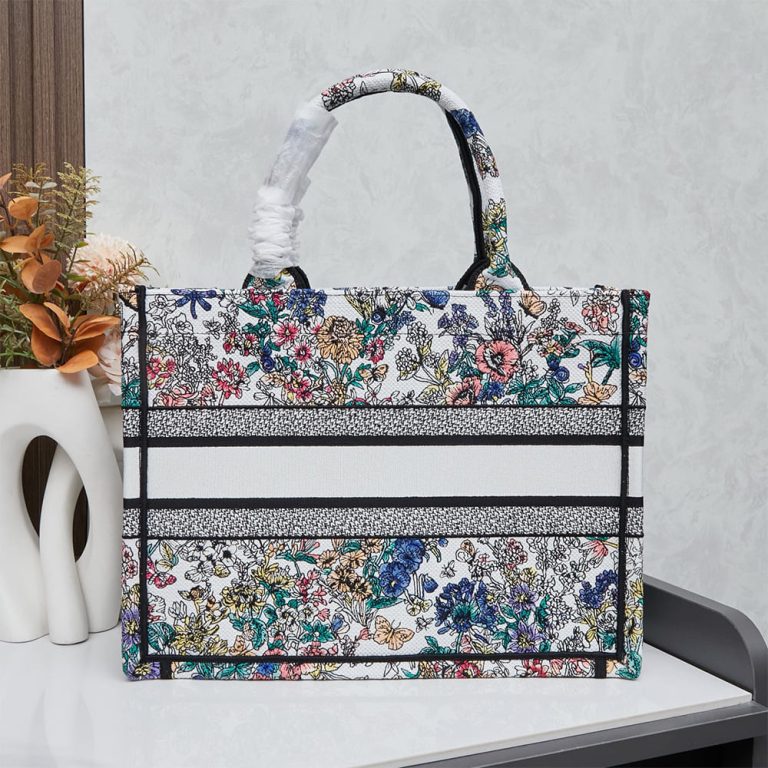 D10r Lucky Medium D10r Book Tote