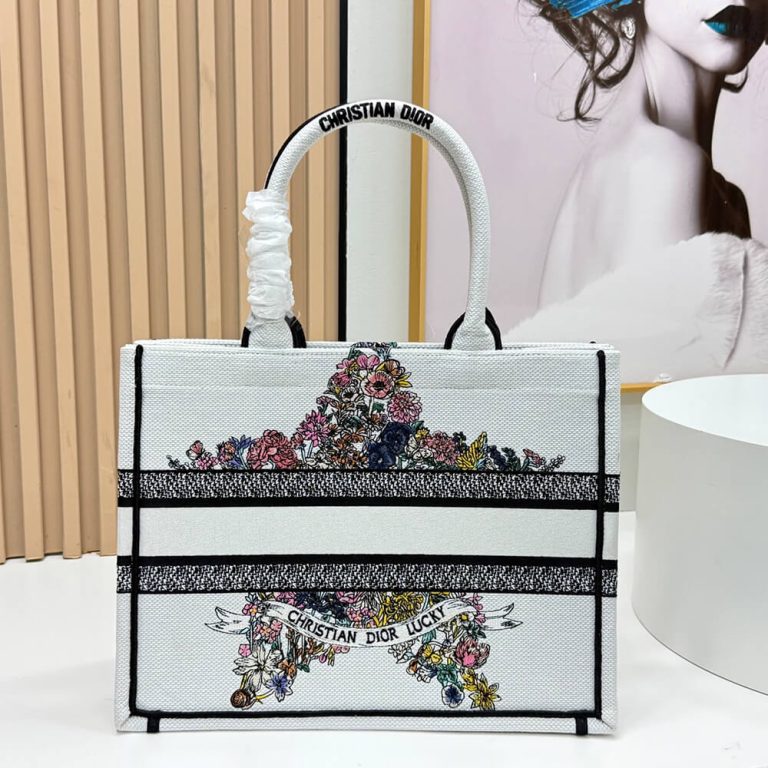 D10r Lucky Medium D10r Book Tote