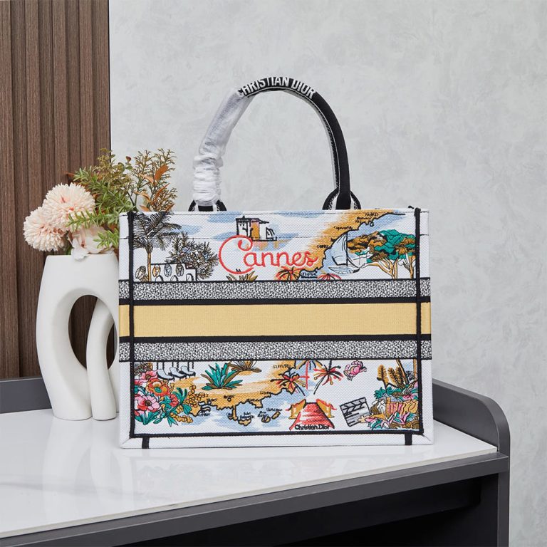 D10r Souvenir Medium D10r Book Tote