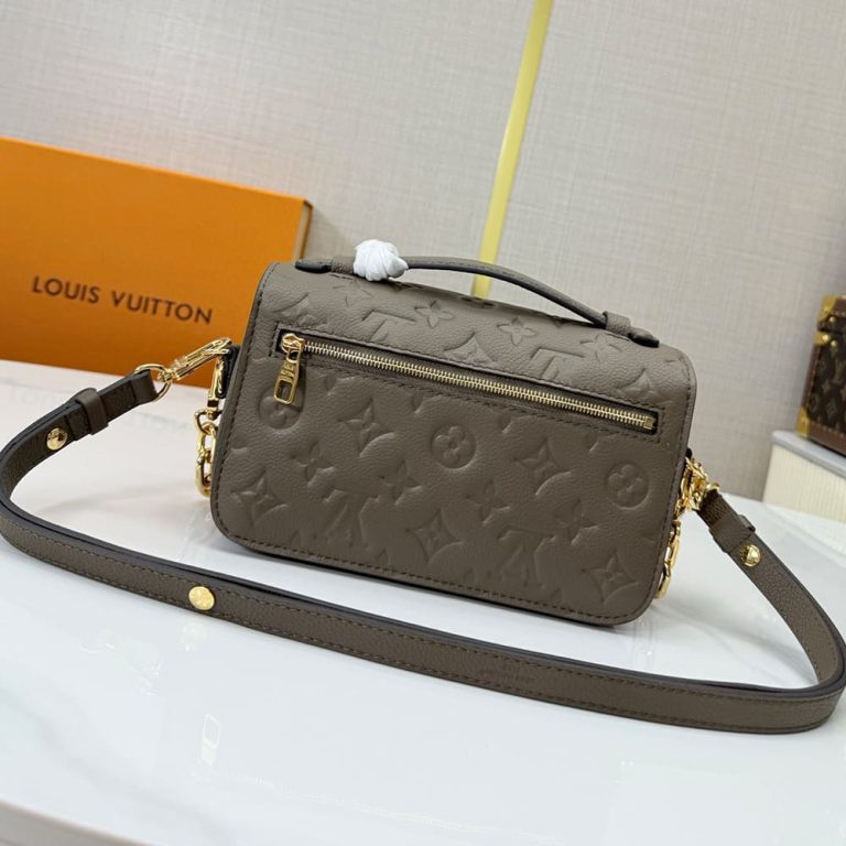 LV Pochette Metis East West